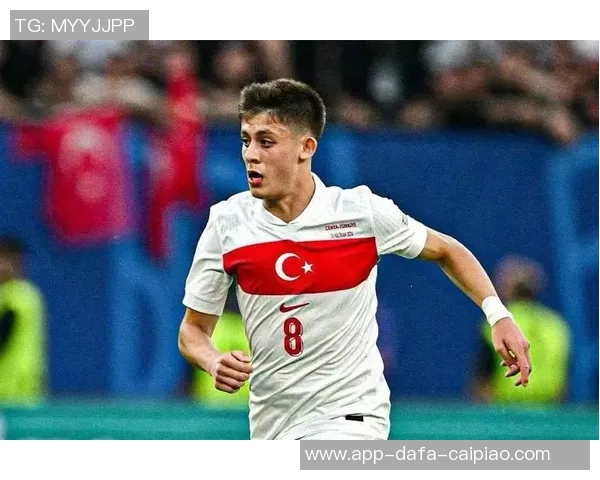 恰尔汗奥卢自豪代表土耳其百场伊尔迪兹有望争夺金球奖