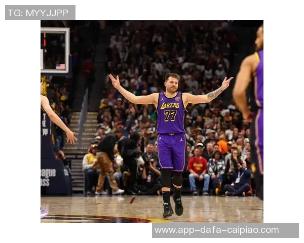 湖人逆转掘金展现团队精神与默契配合的胜利之路