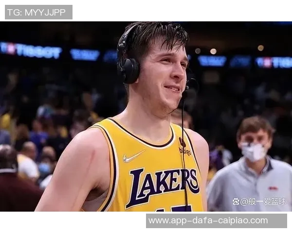 小里弗斯称赞克莱传奇地位现阶段只为热爱篮球而战 小里弗斯称赞克莱传奇地位现阶段只为热爱篮球而战