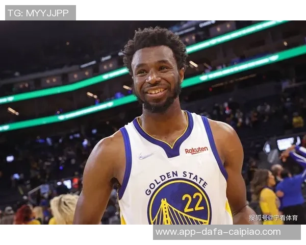 维金斯称赞鲍威尔赛季表现出色第四节关键时刻展现爆发力