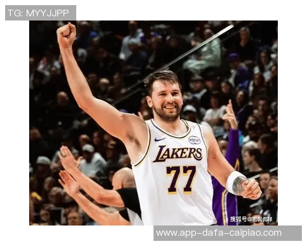 里夫斯点评东契奇扣篮表现称每次上篮都能轻松得分 里夫斯点评东契奇扣篮表现称每次上篮都能轻松得分